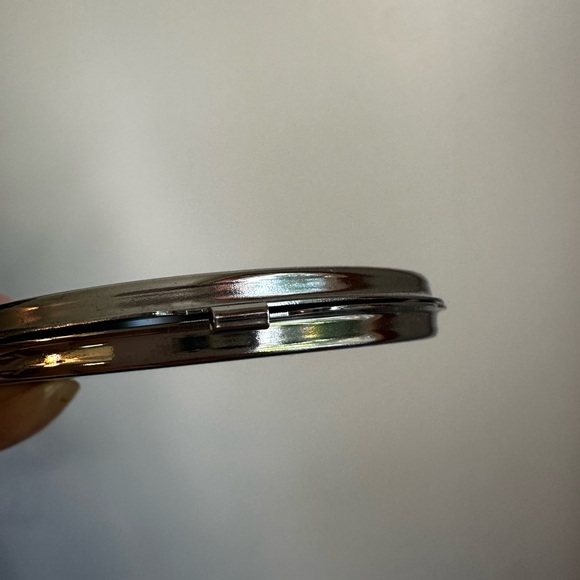 Compact Mirror - Picture 6 of 6